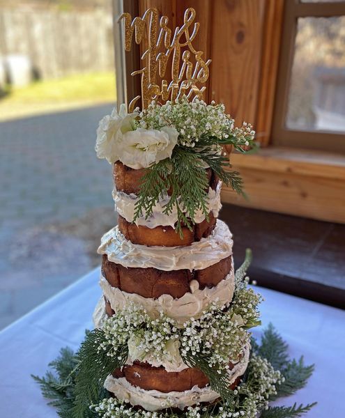 Naked-Cake-Baker-and-a-Black-Cat-spring flowers