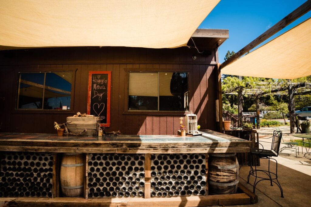 Chateau Daveall Boutique Winery. El Dorado County. Outside bar at tasting room.