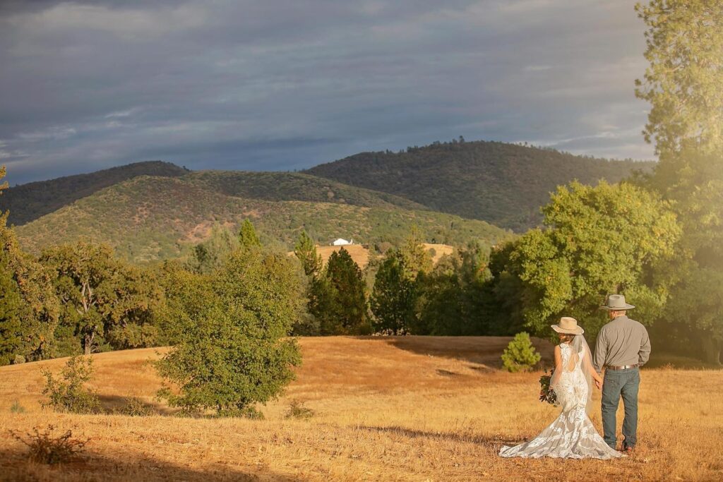 Mount Brown Vineyard Sonora Wedding Venue Couple with views