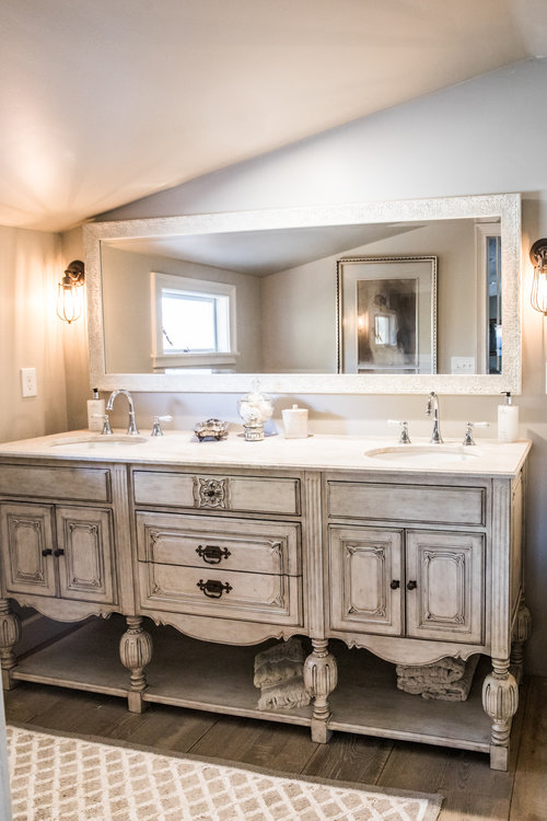 Stoney Creek Ranch, El Dorado County.  Inside the bathroom of The Chardonnay Suite. 