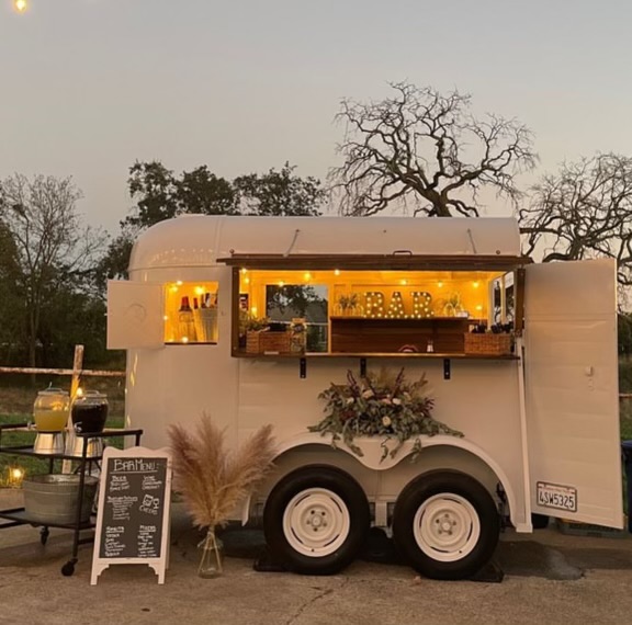 Events by Wise Horse Trailer Bar. Evening at the bar.